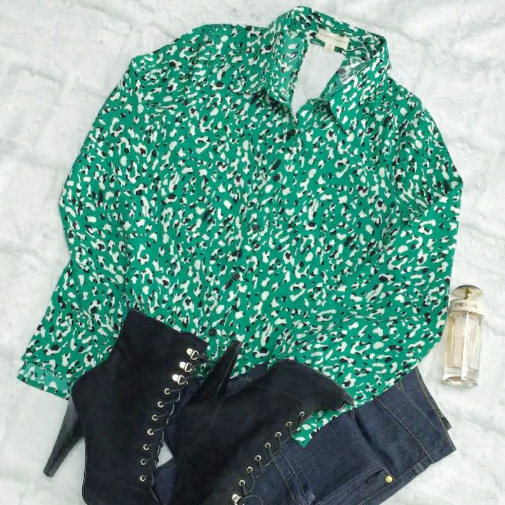 HONEY PUNCH Green Leopard Heyhole Back Top - Picture 3 of 11